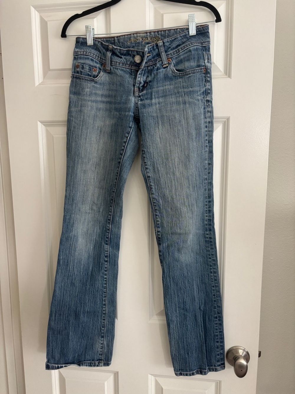 American Eagle AE Artist Jeans Womens Size 2 Low Rise Light Wash Distressed